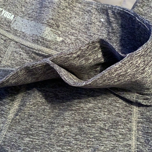 PINK VICTORIA SECRET YOGA LEGGINGS. - Picture 4 of 8